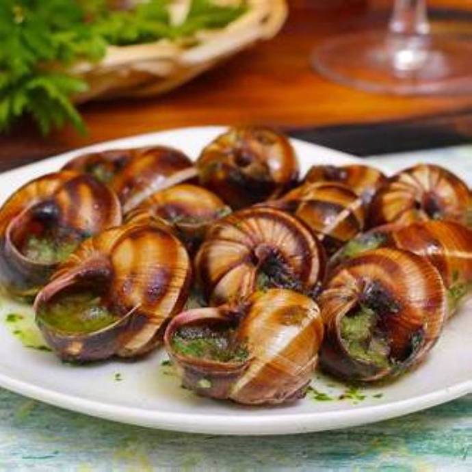Escargots gratinés aux champignons et crème d’ail - Image ressemblante... - Image 1